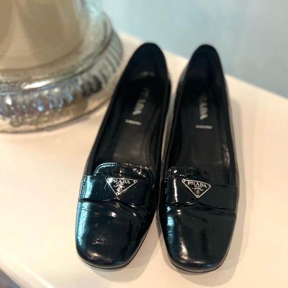 Prada Black Patent Triangle Logo Square Toe & Block Heel Pump Size 37 - Picture 2 of 15